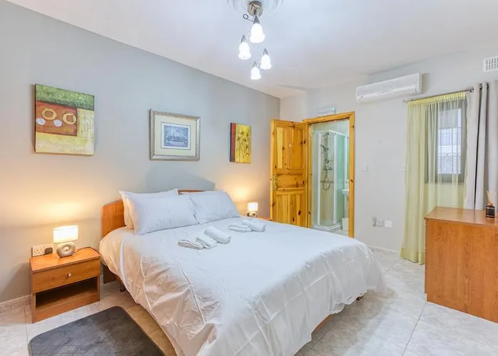 Vibrant Family For 7 With Balcony