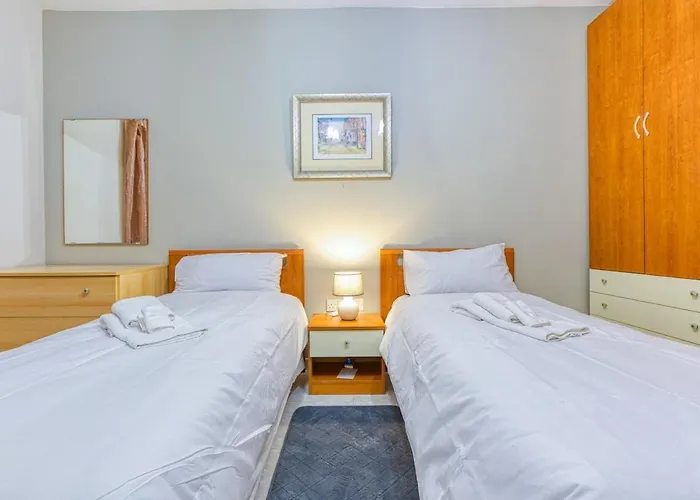 Vibrant Family For 7 With Balcony Apartament St Paul's Bay