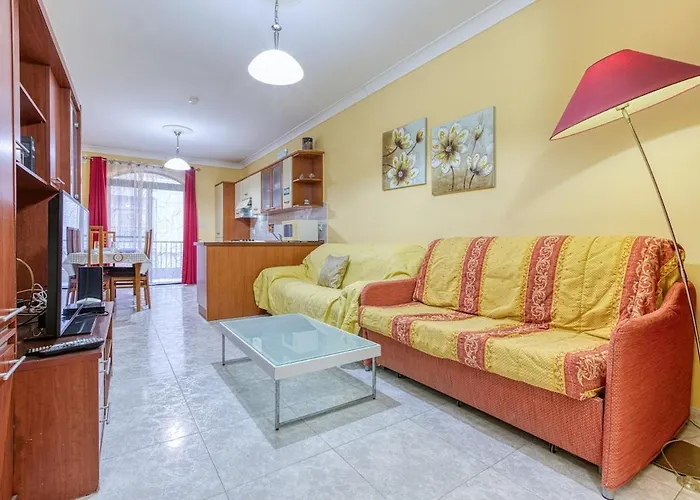 Vibrant Family For 7 With Balcony