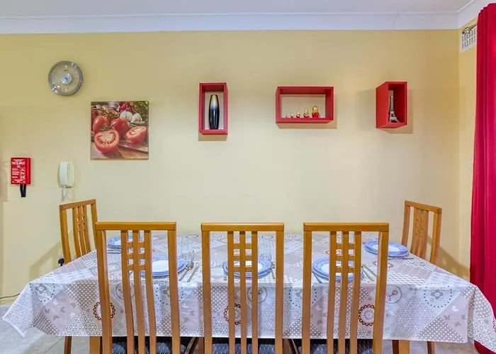 Vibrant Family For 7 With Balcony