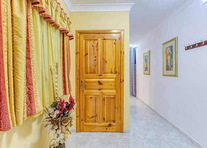 Vibrant Family For 7 With Balcony *