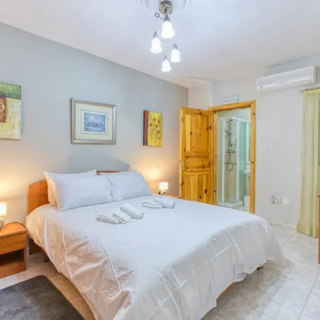 Vibrant Family For 7 With Balcony