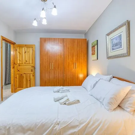 Vibrant Family For 5 With Balcony Apartment