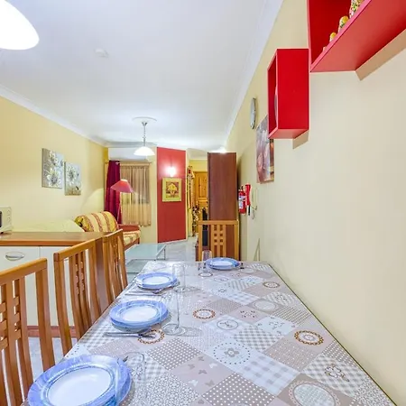 Vibrant Family For 7 With Balcony *