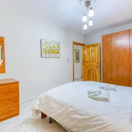 Vibrant Family For 7 With Balcony Сент-Полс-Бей