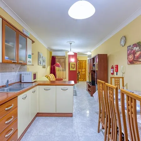 Vibrant Family For 7 With Balcony Сент-Полс-Бей