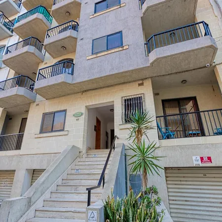 Vibrant Family For 5 With Balcony Apartment