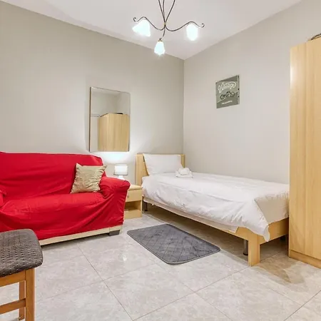 Vibrant Family For 5 With Balcony Apartment
