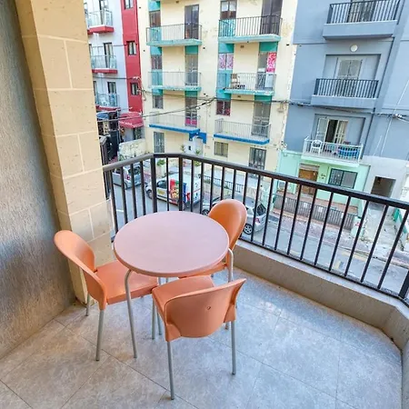 Vibrant Family For 5 With Balcony Apartment
