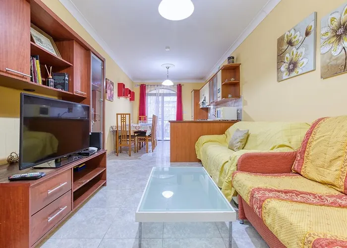 Vibrant Family For 7 With Balcony Апартаменты *