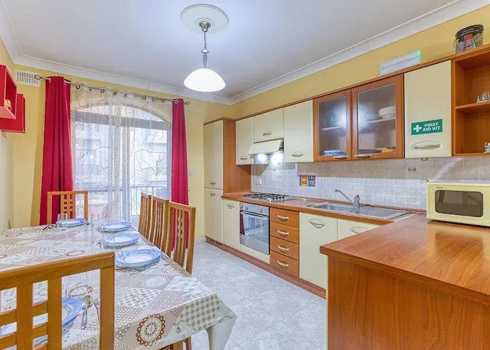 Vibrant Family For 7 With Balcony Apartament