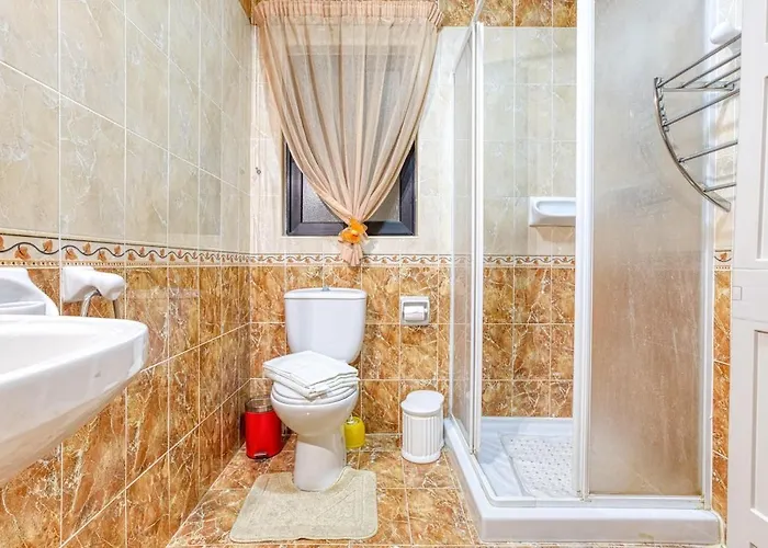 Vibrant Family For 7 With Balcony *