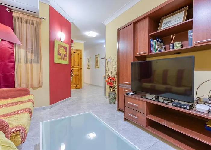 Апартаменты Vibrant Family For 7 With Balcony Сент-Полс-Бей