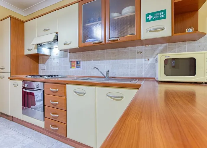 Апартаменты Vibrant Family For 7 With Balcony