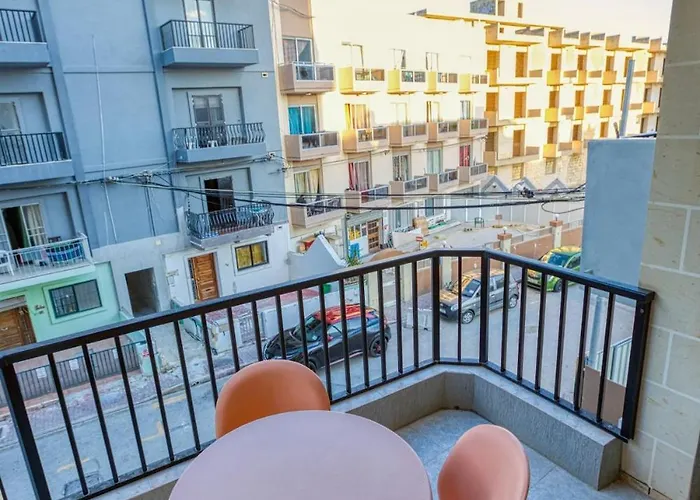 Vibrant Family For 7 With Balcony Апартаменты Сент-Полс-Бей