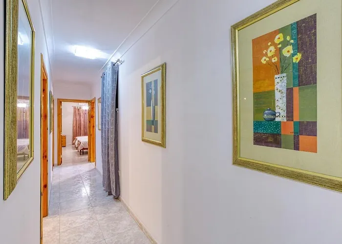 Vibrant Family For 7 With Balcony *